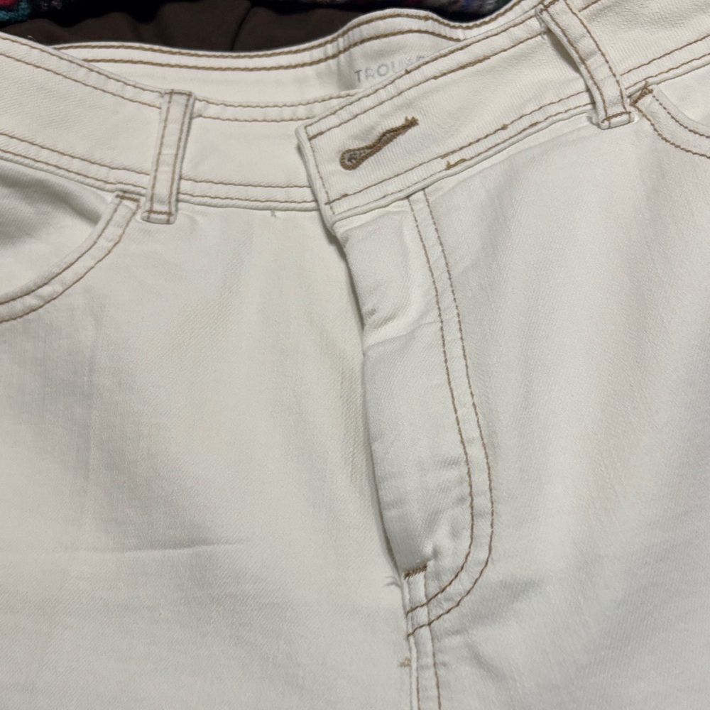 Chico's White Cropped Pants with Colorful Leaf Design - Picture 2 of 7